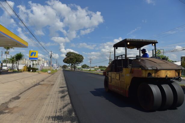 Avenida Rio Verde recebe reconstrução da malha asfáltica Avenida Rio Verde recebe reconstrução da malha asfáltica