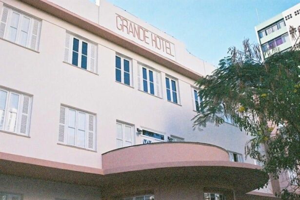 Centro Cultural Grande Hotel recebe revitalização com pintura externa