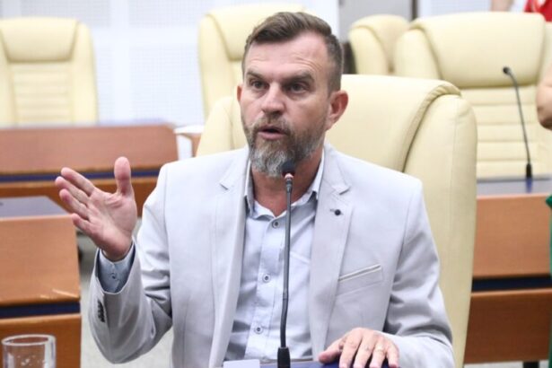 Pedro Azulão Júnior deixa PSB e assume presidência em novo partido