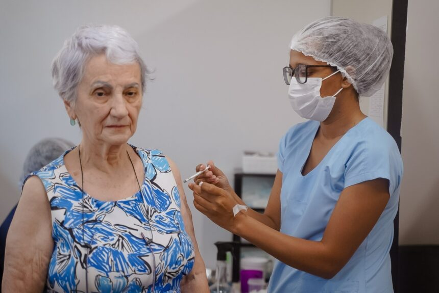 Saúde alerta população sobre importância de tomar a vacina contra Influenza Saúde alerta população sobre importância de tomar a vacina contra Influenza