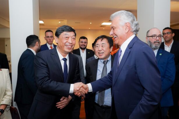 Caiado recebe comitiva chinesa em busca de novos negócios para Goiás Caiado recebe comitiva chinesa em busca de novos negócios para Goiás