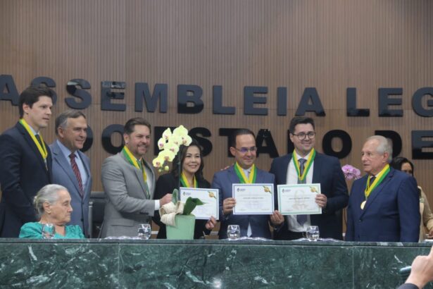 Henrique César condecora várias personalidades evangélicas com as comendas Pastor Albino e Bispo Abigail de Almeida