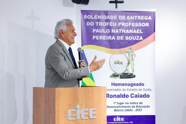  Em Brasília, Caiado recebe homenagem pelo 1° lugar de Goiás no Ideb