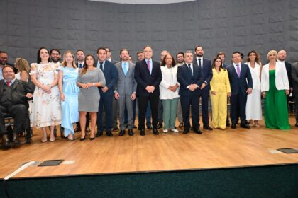 Prefeito Sandro Mabel dá posse a secretariado e destaca equipe com “brilho nos olhos para transformar Goiânia”