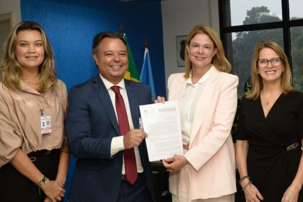 Governo de Goiás firma parceria inédita com a Polícia Federal para atendimento a imigrantes 