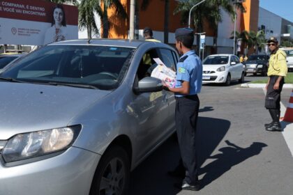 SMTA realiza Blitzen educativas sobre os riscos da mistura de álcool e volante no carnaval