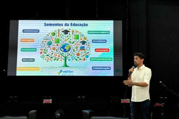Prefeito de Valparaíso de Goiás destaca valorização dos profissionais da educação na abertura da Semana Pedagógica