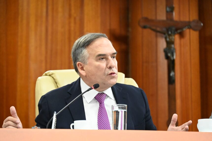Prefeito Sandro Mabel declara dívida de R$ 3,4 bilhões como “Impagável” e anuncia medidas emergenciais Prefeito Sandro Mabel declara dívida de R$ 3,4 bilhões como “Impagável” e anuncia medidas emergenciais