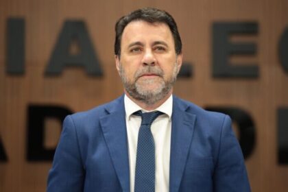 Deputado Veter Martins propõe campanha “Novembro Azul Pet” para prevenção do câncer de próstata em cães, em Goiás