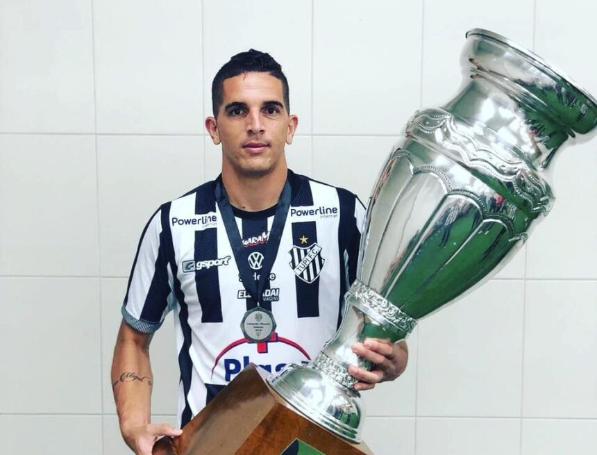 Ex-jogador de futebol e assessor parlamentar é preso em operação contra fraudes imobiliárias em Goiás