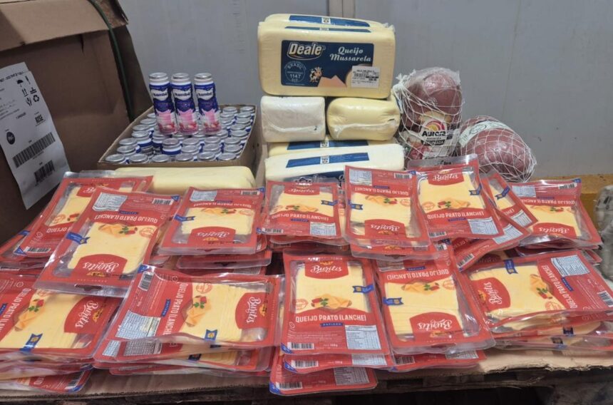 Supermercado em Goiânia é flagrado com 60 quilos de alimentos vencidos à venda Supermercado em Goiânia é flagrado com 60 quilos de alimentos vencidos à venda