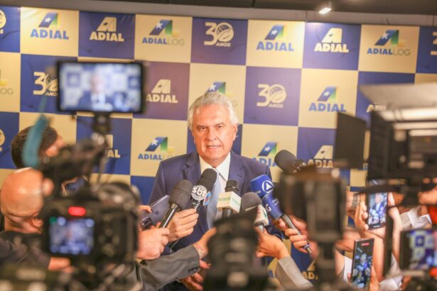Caiado destaca bom momento da economia goiana na posse da nova diretoria da Adial