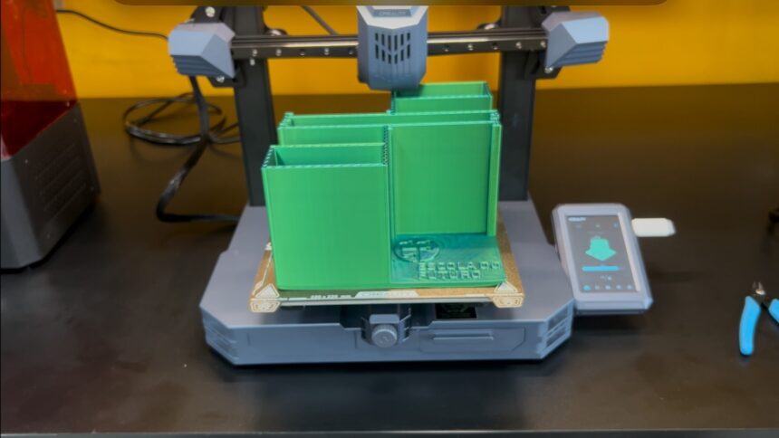 Escola do Futuro de Goiás produz próteses e órteses de baixo custo com impressão 3D