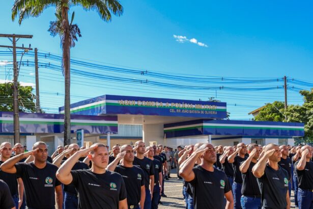 Governo de Goiás dá início a curso de formação de novos policiais militares e entrega honraria a cadetes