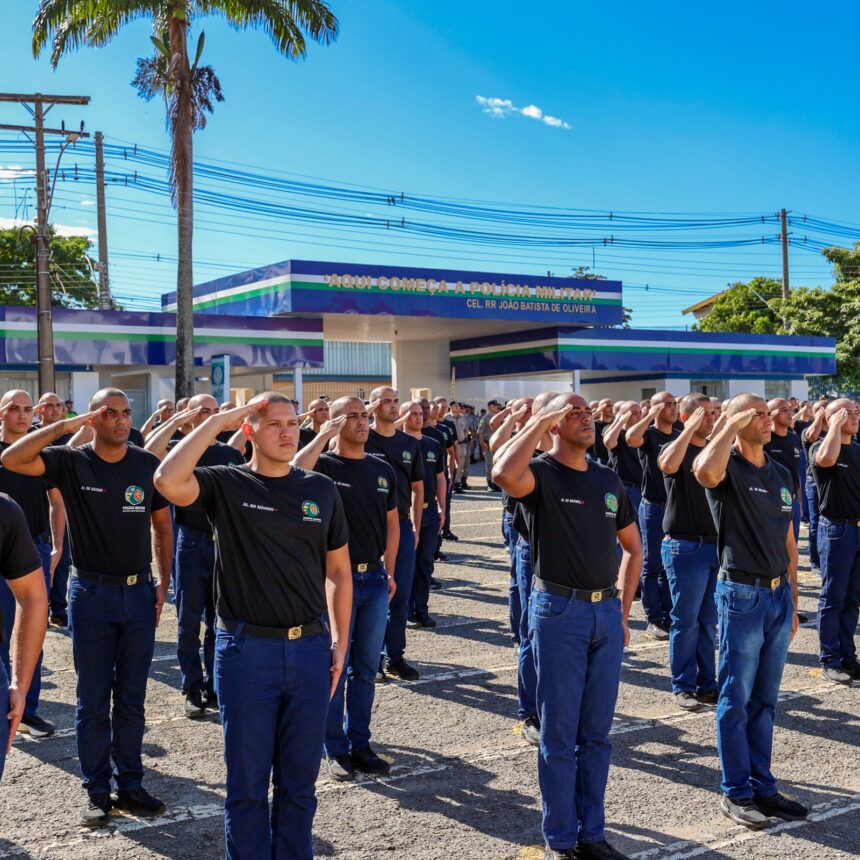 Governo de Goiás dá início a curso de formação de novos policiais militares e entrega honraria a cadetes Governo de Goiás dá início a curso de formação de novos policiais militares e entrega honraria a cadetes