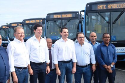 Vilela e Daniel entregam 74 novos ônibus para o transporte coletivo de Aparecida