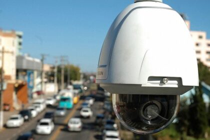 Goiânia intensifica fiscalização com câmeras 360° para coibir uso de celular ao volante