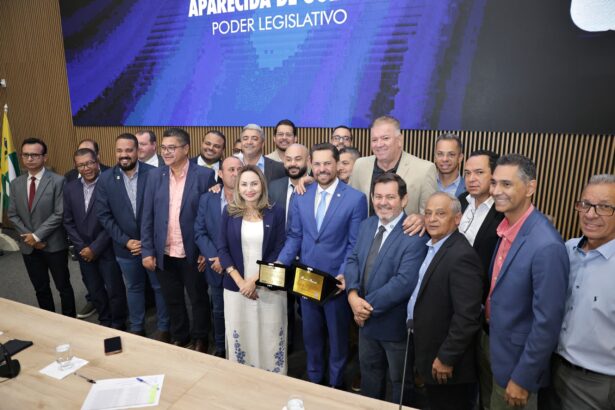 Presidente da Alego, deputado Bruno Peixoto, é homenageado e reforça parceria com Câmara de Aparecida