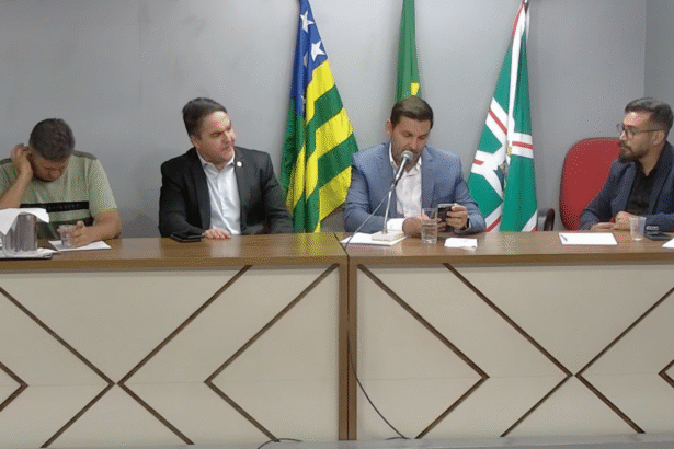 Em audiência pública, trabalhadores da Feira Hippie apontam problemas e falta de diálogo com associação classista
