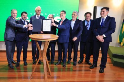 Caiado lança programas que garantem segurança jurídica e destravam investimentos nos distritos industriais goianos