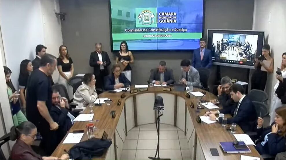 Comissão da Câmara aprova reajuste salarial para professores da rede municipal de Goiânia