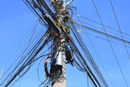 Operação Cidade Segura avança em Goiânia: 38 empresas aderem e quase 4,4 mil postes já foram regularizados