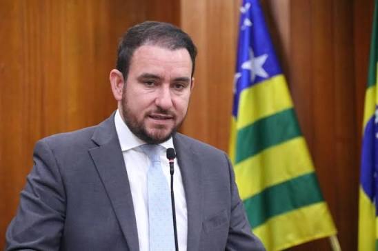 Comissão aprova emenda que garante auxílio-locomoção a administrativos da Educação durante as férias escolares