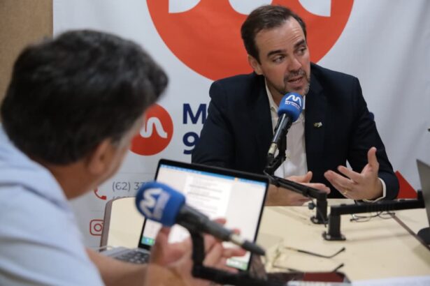 Ao lado de oito vereadores em Anápolis, Mendanha reafirma apoio a Daniel e Caiado durante sabatina