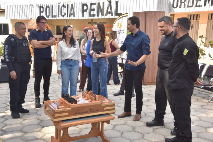 Prefeito Vilela e Lana Bezerra conhecem trabalho de reeducandos que beneficia a causa animal Prefeito Vilela e Lana Bezerra conhecem trabalho de reeducandos que beneficia a causa animal