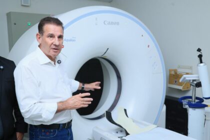 Vanderlan concentra quase metade das emendas na saúde e supera R$ 500 milhões destinados a Goiás