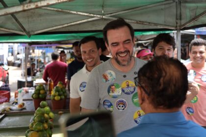Gustavo Mendanha visita Feira do Garavelo e defende mais microcrédito para pequenos negócios