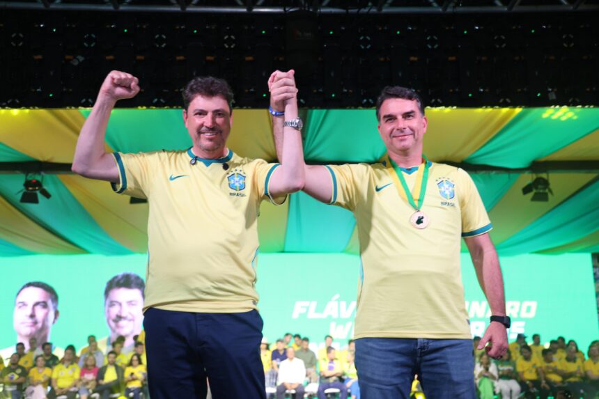 Candidato do PL à Presidência, Flávio Bolsonaro faz carreata com Wilder Morais em Goiânia neste domingo (27)
