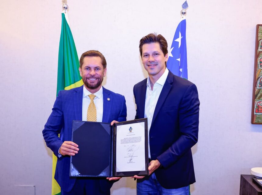 Daniel Vilela assina transmissão de cargo a Bruno Peixoto Daniel Vilela assina transmissão de cargo a Bruno Peixoto