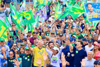 Daniel Vilela e Caiado mobilizam 5 mil pessoas em caminhada histórica em Goiânia