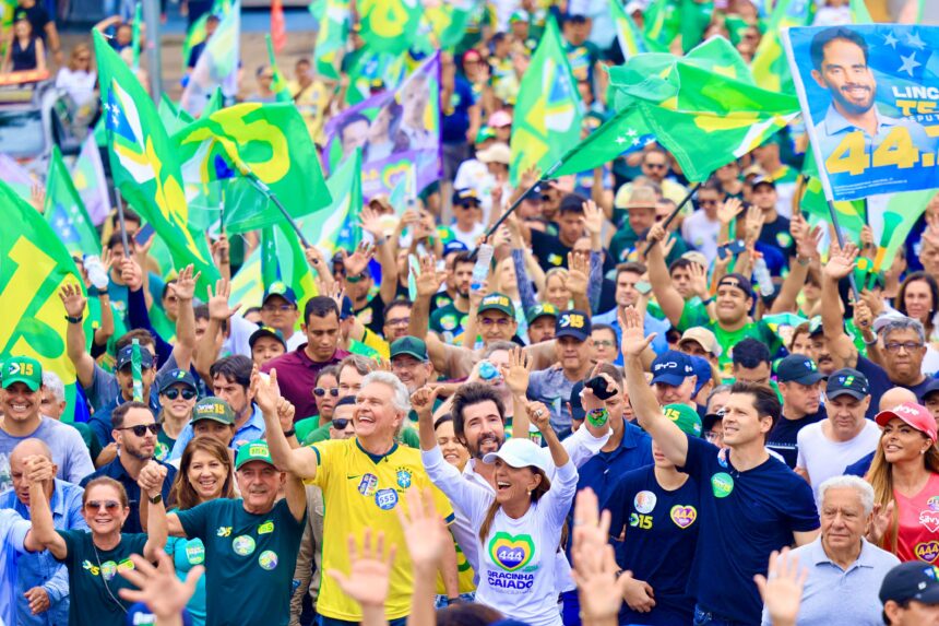 Daniel Vilela e Caiado mobilizam 5 mil pessoas em caminhada histórica em Goiânia