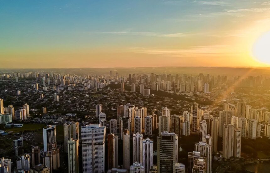 Goiânia tem o 4º menor desemprego entre capitais e renda média de R$ 5,5 mil Goiânia tem o 4º menor desemprego entre capitais e renda média de R$ 5,5 mil