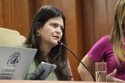 Aava Santiago reassume mandato menos de 24 horas após posse de Michel Magul na Câmara de Goiânia